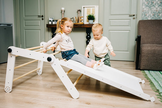 Triangle d’escalade Pikler en bois – 2/3 sections avec rampe