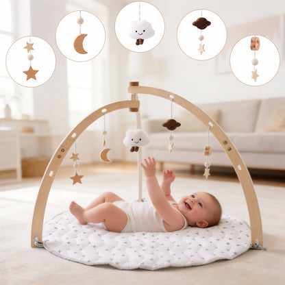 Træ babygym med legetæppe – med 5 vedhæng