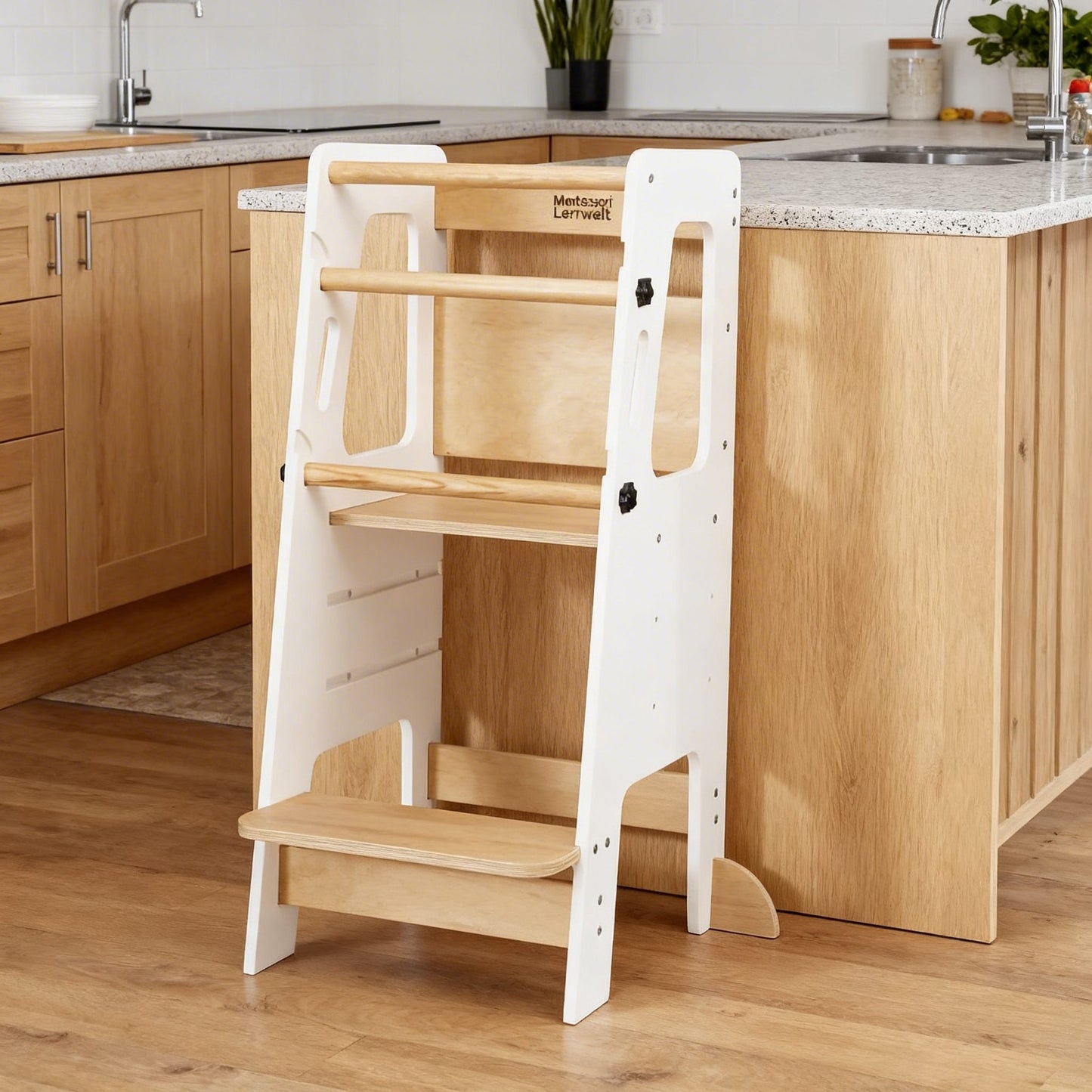 Montessori leertoren massief hout klassiek – wit of grijs
