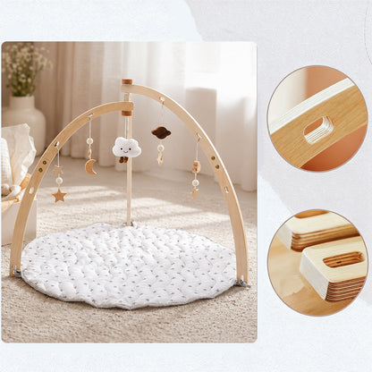 Træ babygym med legetæppe – med 5 vedhæng