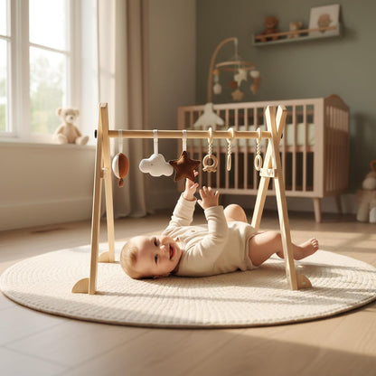 Baby Gym Holz unterstützt Greifen und Motorikentwicklung