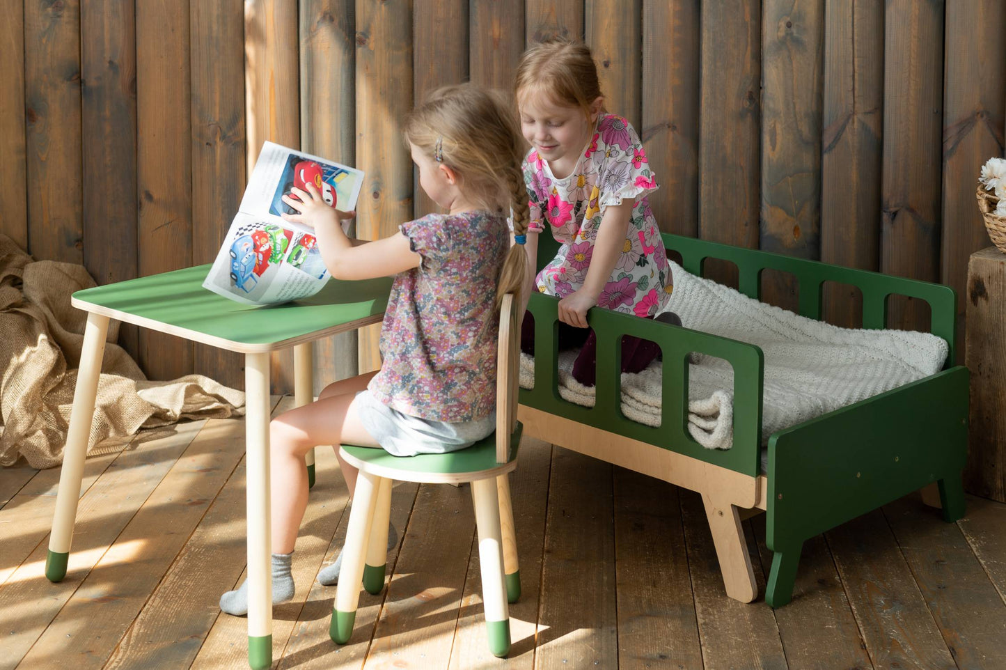 Montessori barnbord och stol set i trä – kanindesign
