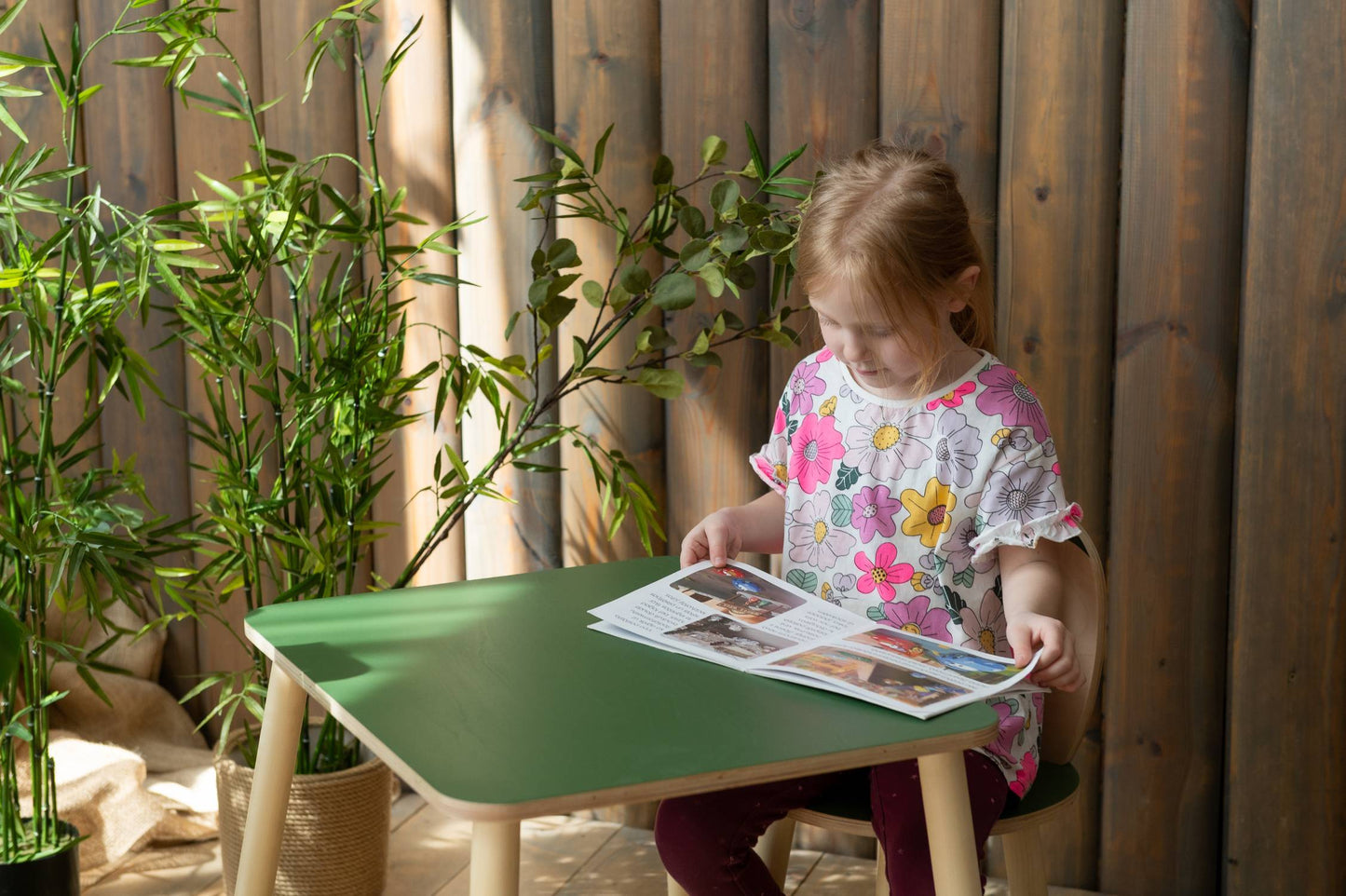 Montessori barnbord och stol set i trä – kanindesign