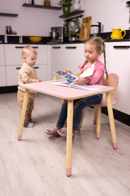 Montessori barnbord och stol set i trä – kanindesign