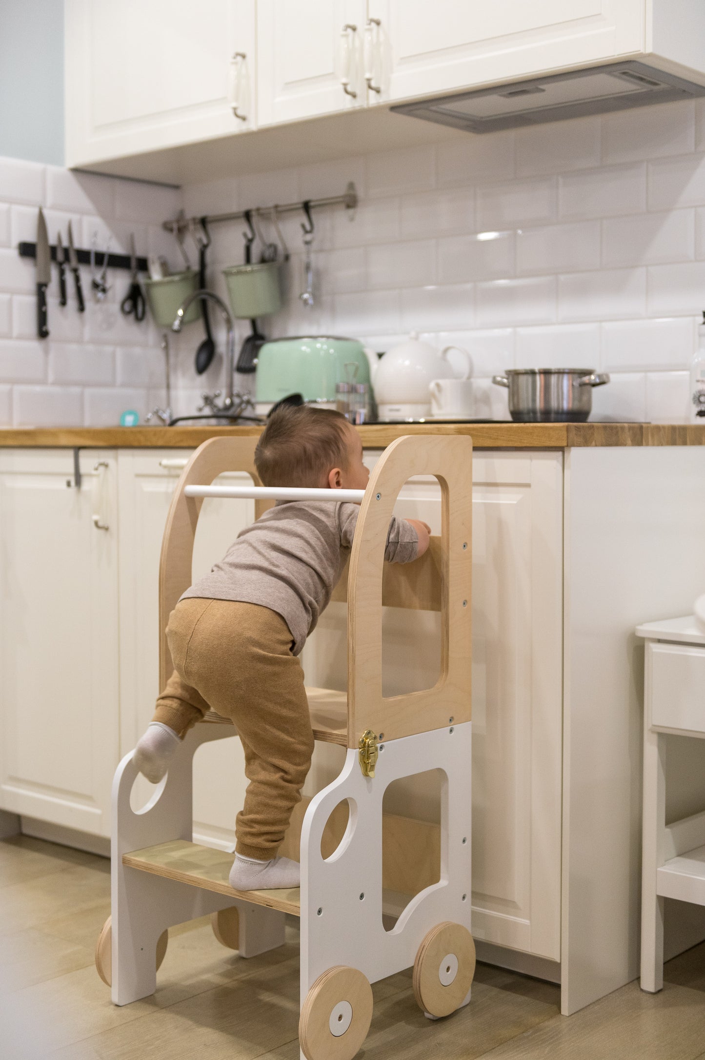 Montessori Learning Tower 3-in-1 – Kitchen Helper, Table & Chair in Car Design
