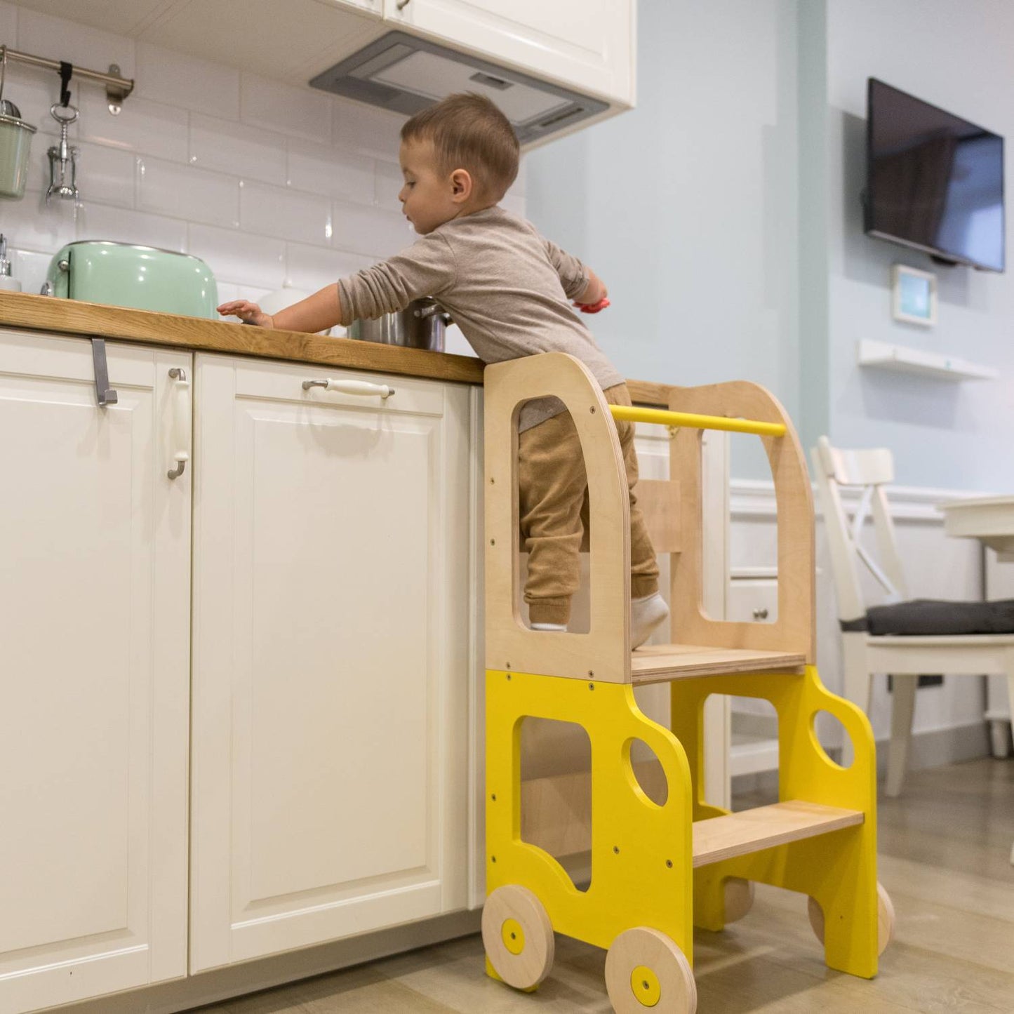 Montessori Learning Tower 3-in-1 – Kitchen Helper, Table & Chair in Car Design
