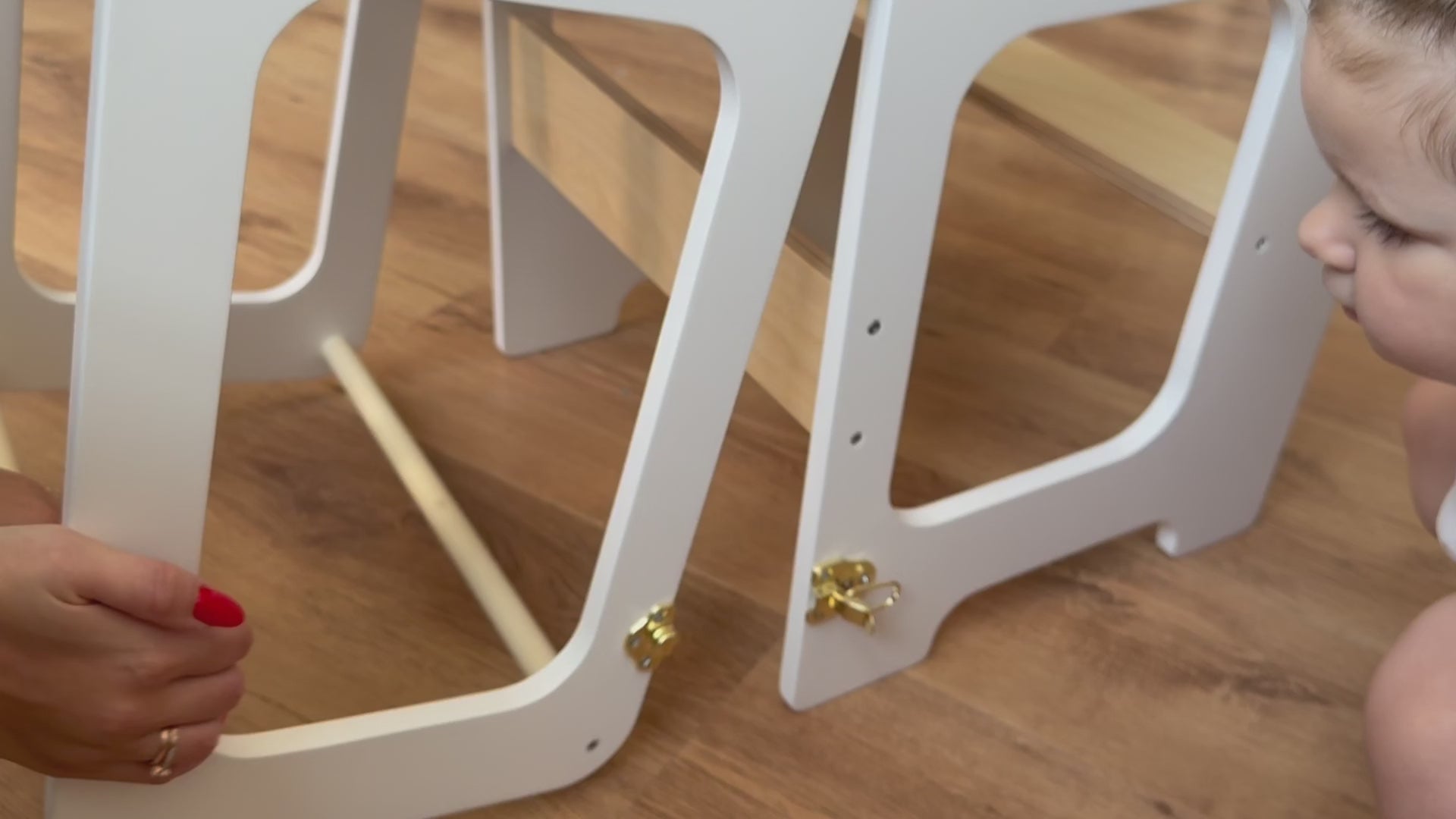 Lernturm mit Tafel, Tisch und Rutsche